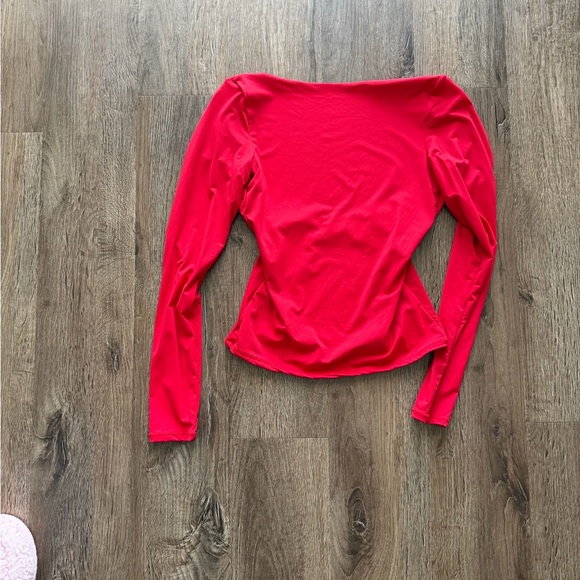 Qinsen Tops - Elegant Red Long Sleeve Women's Top